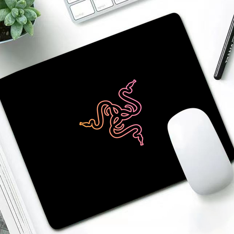 Tech Accessories Desk - แผ่นรองเมาส์เรเซอร์สุดหรู ลายอนิเมะ สำหรับเกมเมอร์ แผ่นรองโต๊ะสำหรับเล่นเกมพีซี ตู้เกมมิ่ง แล็ปท็อป
