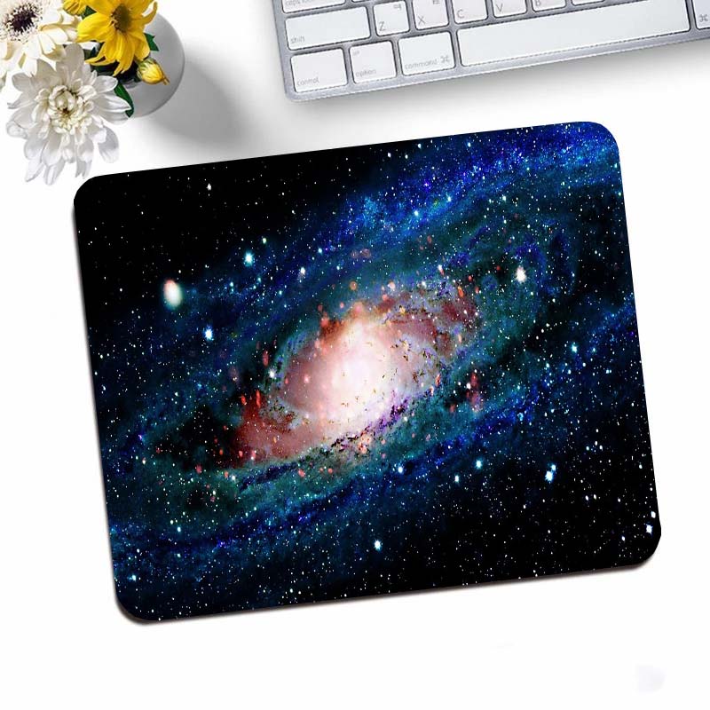 Tech Accessories Desk - Galaxy แผ่นรองเมาส์สำหรับเล่นเกมขนาดเล็กแผ่นยางรองเมาส์ลายอะนิเมะกันลื่นอุปกรณ์เสริมพีซีแผ่นรองคีย์บอร์ดน่ารักน่ารักน่ารักน่ารักน่ารัก